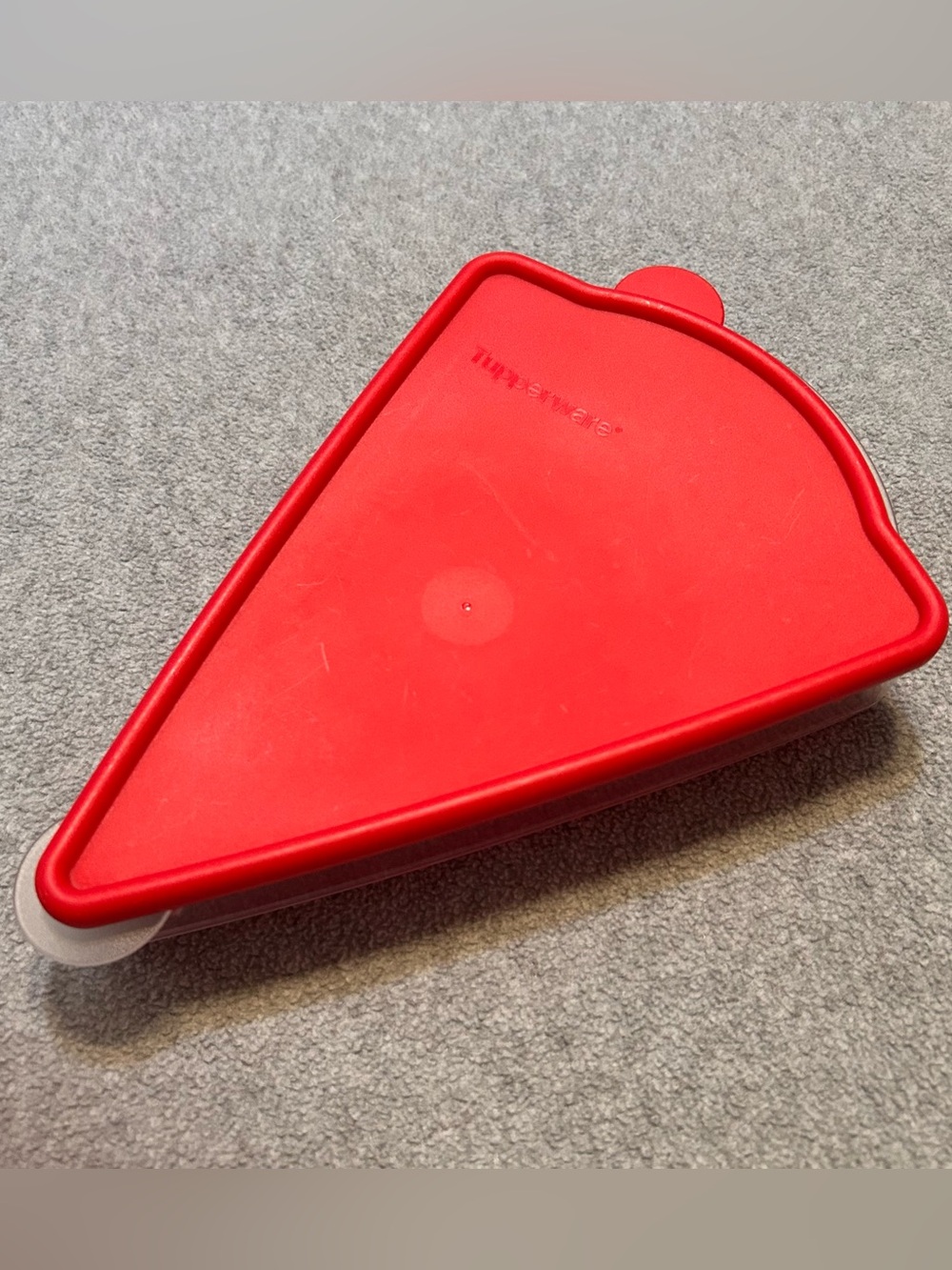 Tupperware pizza container